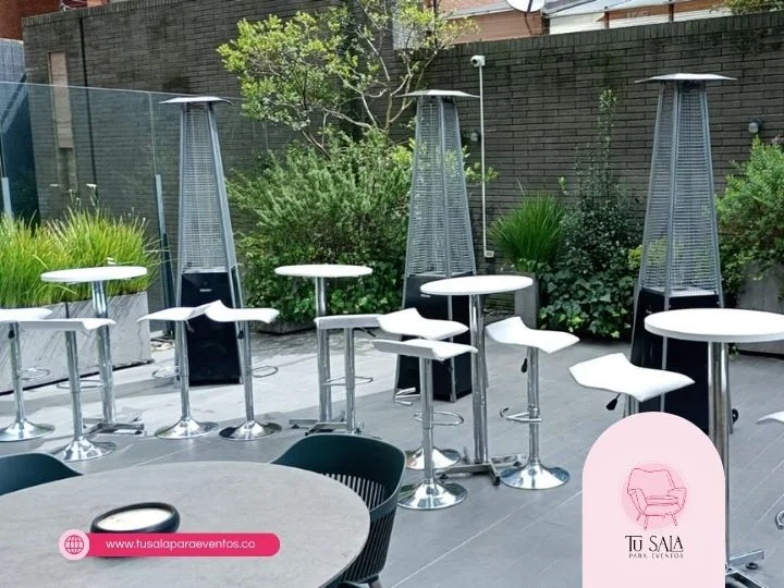 sillas y mesas de coctel en bogota