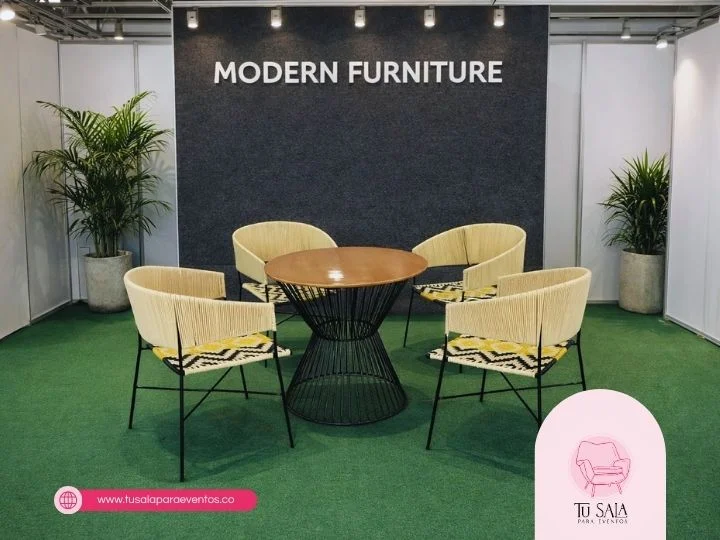 sillas y mesas en mimbre para eventos